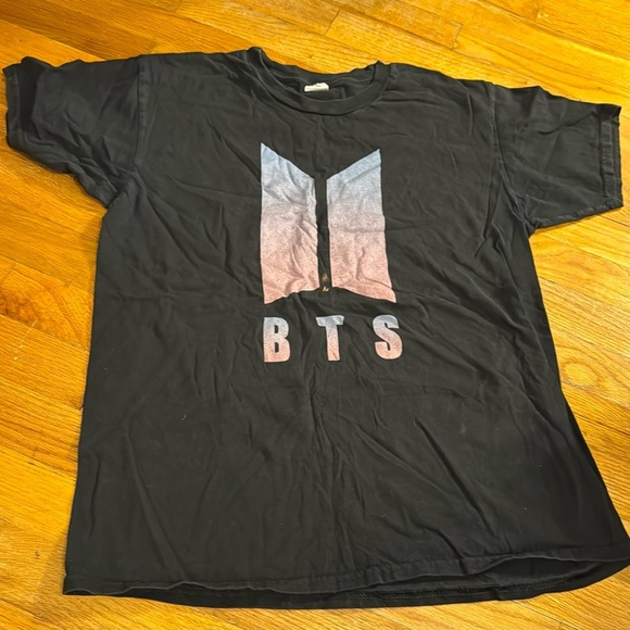 2018 BTS Love Yourself World Tour Shirt T-Shirt Gildan LRG Black - Picture 1 of 3
